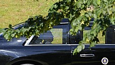 Z leti�t� odjel americký prezident ve svém aut� do �enevského hotelu...