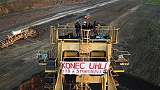Aktivisté opustili rypadlo v dolech na Chomutovsku. Obsazením velkostrojů protestovali proti těžbě uhlí