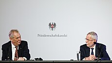 Prezident Miloš Zeman na tiskové konferenci spolu s rakouským prezidentem...