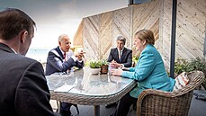 Summit G7. Jednání mezi Bidenem a Merkelovou.