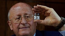 Alexander Gintsburg, �editel Národního výzkumného st�ediska pro epidemiologii a...