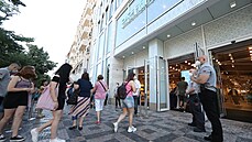 Stovky lidí dorazily na otev�ení obchodu Primark.