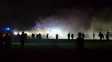 Neleg�ln� technoparty rozehnaly stovky policist�.