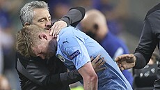 Smutek Kevina De Bruyneho v dresu Manchesteru City poté, co musel st�ídat ve...