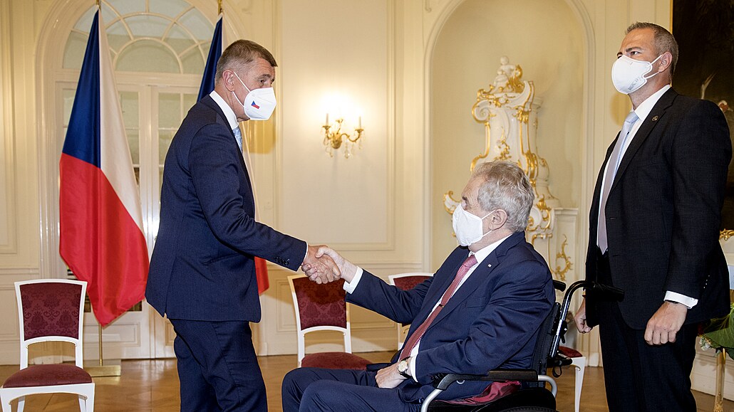 Andrej Babiš a Miloš Zeman při setkání vlády na zámku v Lánech.
