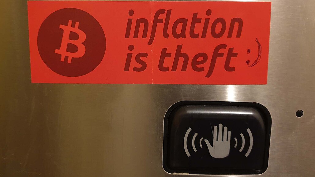 Inflace je krádež, proto překlopte úspory do bitcoinů a jeho alternativ, hlásá...