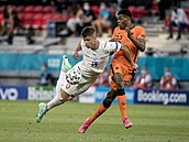 Osmifinále Euro 2020 Nizozemsko vs. esko: Adam Hloek padá po souboji se...