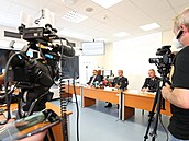 Tisková konference k sobotnímu pípadu smrti romského recidivisty - hala SKP...