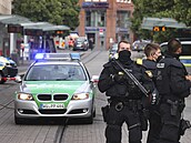 Motiv pátečního atentátu ve Würzburgu je stále nejasný. Muž si nůž koupil krátce před útokem