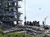 Počet obětí pádu části výškové budovy v Miami stoupl na 86. Pohřešováno je více než 40 lidí
