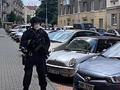 Jednoho policistu zranil v sobotu výbuch pi zásahu v byt v Praze 8. ást domu...