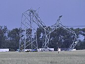 Dálnice D2 je po noční bouřce u Břeclavi stále uzavřená. Opravuje se elektrické vedení