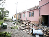 Následky ádní tornáda v obci Hruky