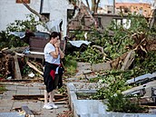 OBRAZEM: Zničené domy, ulice poseté troskami. Úsvit odhalil následky ničivého tornáda na Moravě