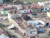 VIDEO: Malebná moravská vesnice je v troskách. Záběry z dronu ukazují stěží uvěřitelnou zkázu po tornádu