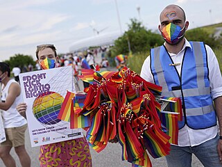 Fotbalov fanouci protestuj proti maarskmu zkonu omezujcmu prva LGBT...