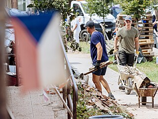 Odklzen trosek po torndu v Moravsk Nov Vsi