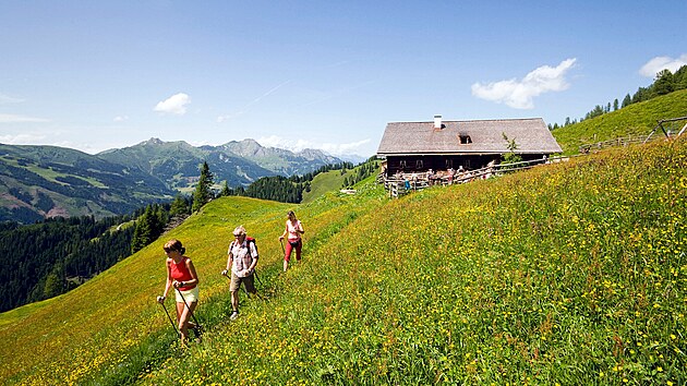 Stovky kilometr turistických tras v nádherné scenerii alpských vrchol nabízí...