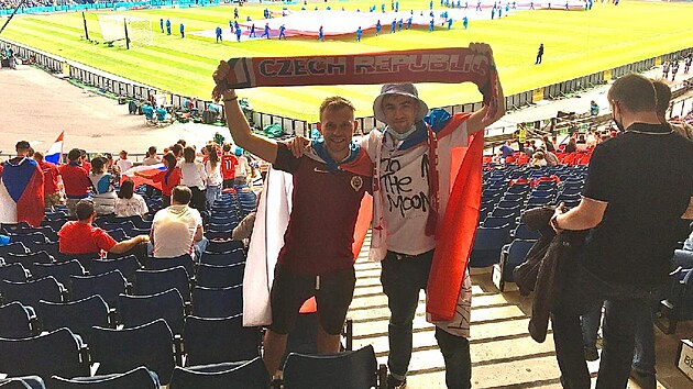 �e�tí fanou�ci Patrik Huber a Tomá� Pavlík na ME v zápase s Chorvatskem