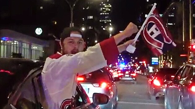 Fanouci Montrealu oslavují postup do finále Stanley Cupu.