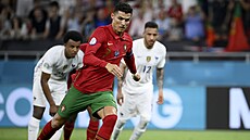 Euro 2020, Francie - Portugalsko: Ronaldo se trefuje z penalty.