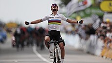 Úvodní etapu Tour de France poznamenanou pády vyhrál mistr světa Alaphilippe