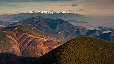 Zdánlivě nenápadné pohoří středního Slovenska nabízí ‚tatranské‘ výhledy i koupání v termálech