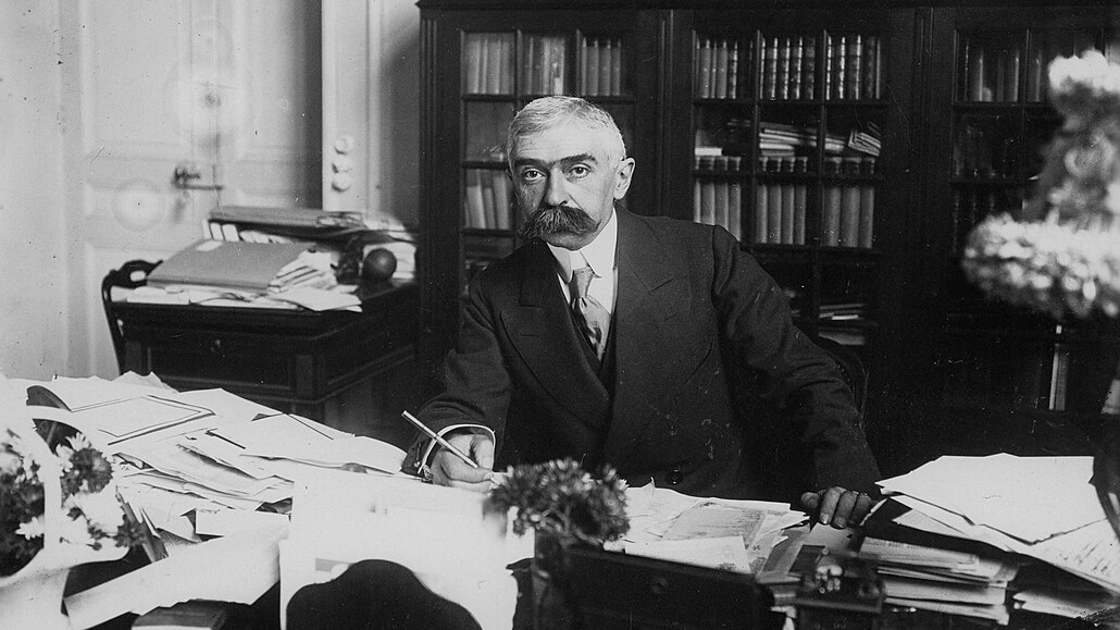 Francouz Pierre de Coubertin. Zakladatel novodobých olympijských her byl...