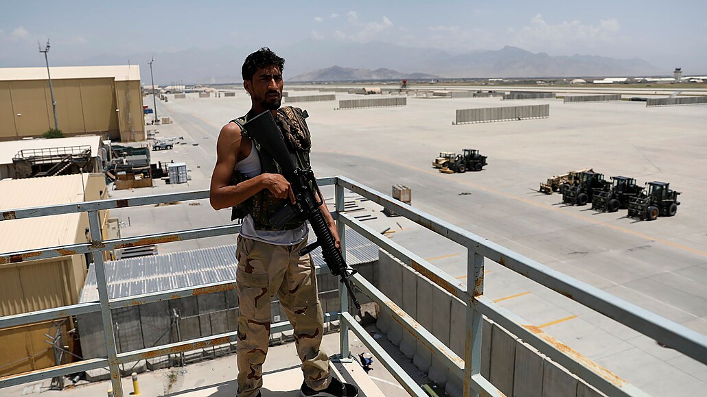 Americká armáda opustila afghánskou leteckou základnu Bagrám uprosted noci a...