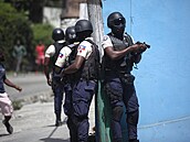 Policie na Haiti hlídá místo, kde jsou zadreni podezelí z vrady prezidenta.