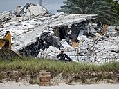 Zícení budovy v oblasti Surfside na Florid si vyádalo desítky lidských...