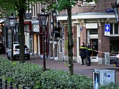 Na ulici v Amsterdamu v úterý nkdo postelil známého novináe Petera R. de...