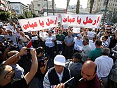 Palestinci jdou nezvykle proti vlastní vládě. Protesty spustila podezřelá smrt ostrého kritika Abbásova režimu