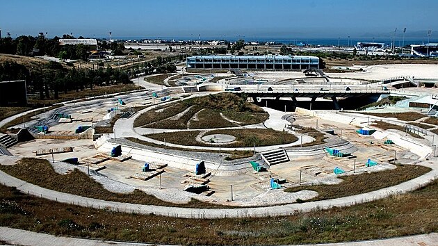 Stadion pro vodn� sporty pat�� mezi ty opu�t�n� a neudr�ovan�, kter� zbyly po At�n�ch. Podle britsk�ho den�ku Daily Mail je ve stejn�m stavu 21z22 stadion� , kter� byly pro letn� olympi�du v roce 2004 postaveny.
