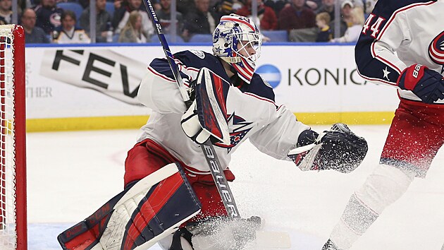 Hokejový branká Matiss Kivlenieks.