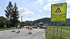 Kamion 7. ervence 2021 stoj na slovensk stran u provizorn uzavenho...
