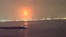 Požár a výbuch na kontejnerové lodi v dubajském přístavu Džabal Alí