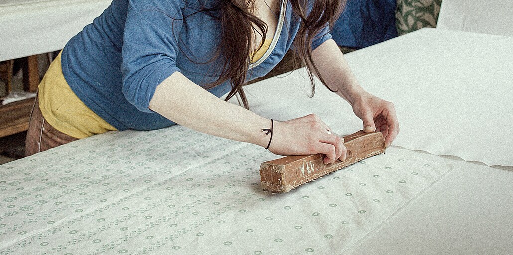 N�které modrotiska�ské formy z hru�kového d�eva jsou p�es 200 let staré....