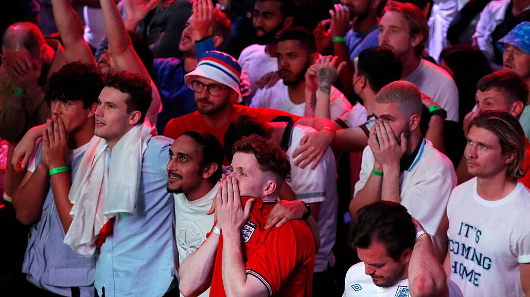 Finále Euro 2020, Itálie - Anglie: zklamaní fanoušci Albionu.