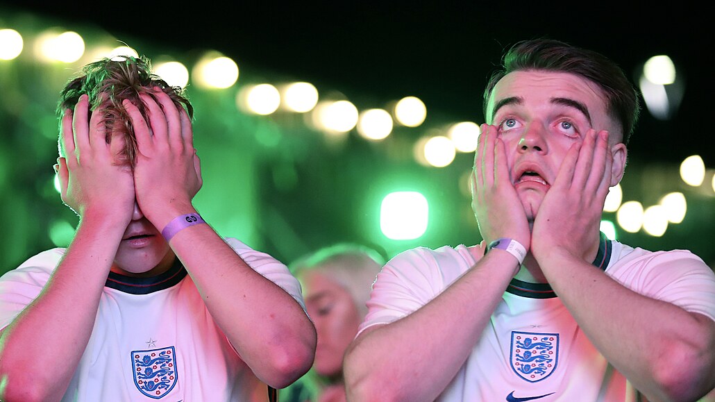Finále Euro 2020, Itálie - Anglie: zklamaní ostrovní fanoušci.