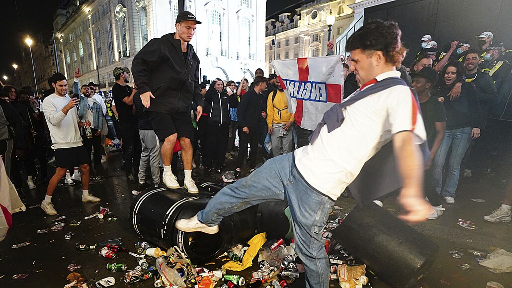 Finále Euro 2020, Itálie - Anglie: anglití fanouci po zápase.