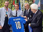 Finále Euro 2020, Itálie - Anglie: Chiellini a Mancini pedávají dres...