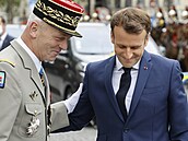 Oslavy zahájil prezident Emmanuel Macron v doprovodu náelníka generálního...