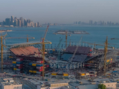 Stadion Ras Abu Aboud je postaven ze speciálních kontejner, které se dají...