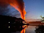 V kempu Radava na Orlíku hořelo jedenáct karavanů. Na místě byly děti, nikdo se nezranil