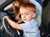 Čtyřletý chlapec v Monaku otcovým autem přejel chodce. Rodina dítěte údajně žije v Praze