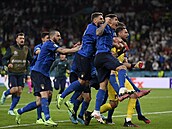 Italtí fotbalisté slaví vítzství ve finále mistrovství Evropy nad Anglií