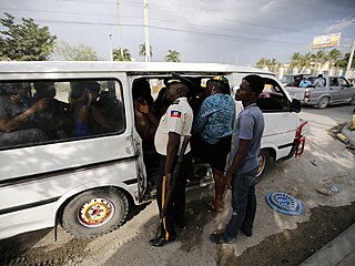 Lid pobl americk ambasdy na Haiti.