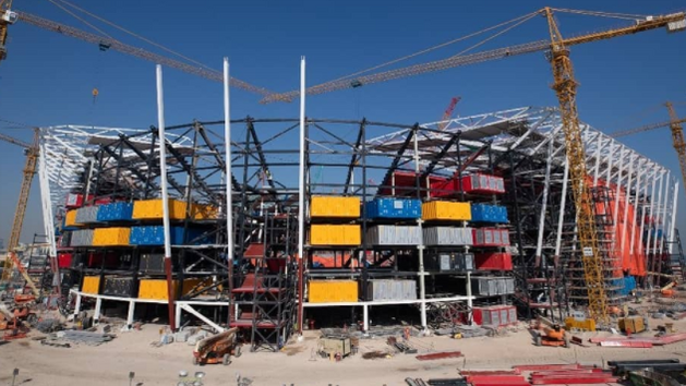 Stadion Ras Abu Aboud v katarském Dauha je vystavěn z recyklované oceli a po MS ve fotbale v roce 2022 bude rozebrán.