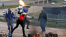 Ve dvou jihoafrickch provincich propukly nsiln protesty v souvislosti s...